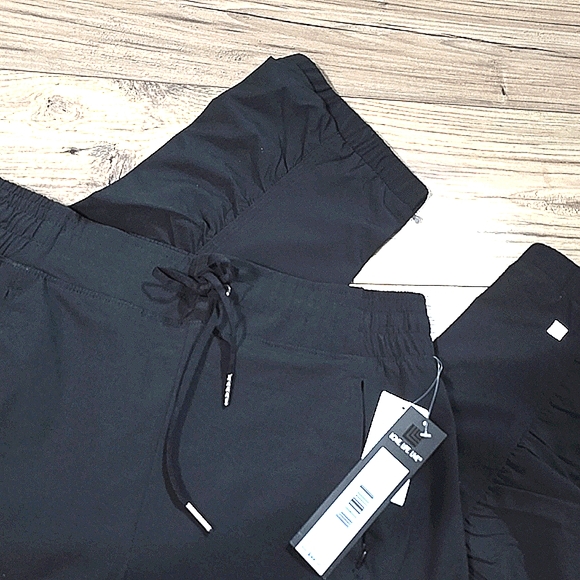 H&M Black Capris Relaxed Fit Pants - Picture 7 of 9